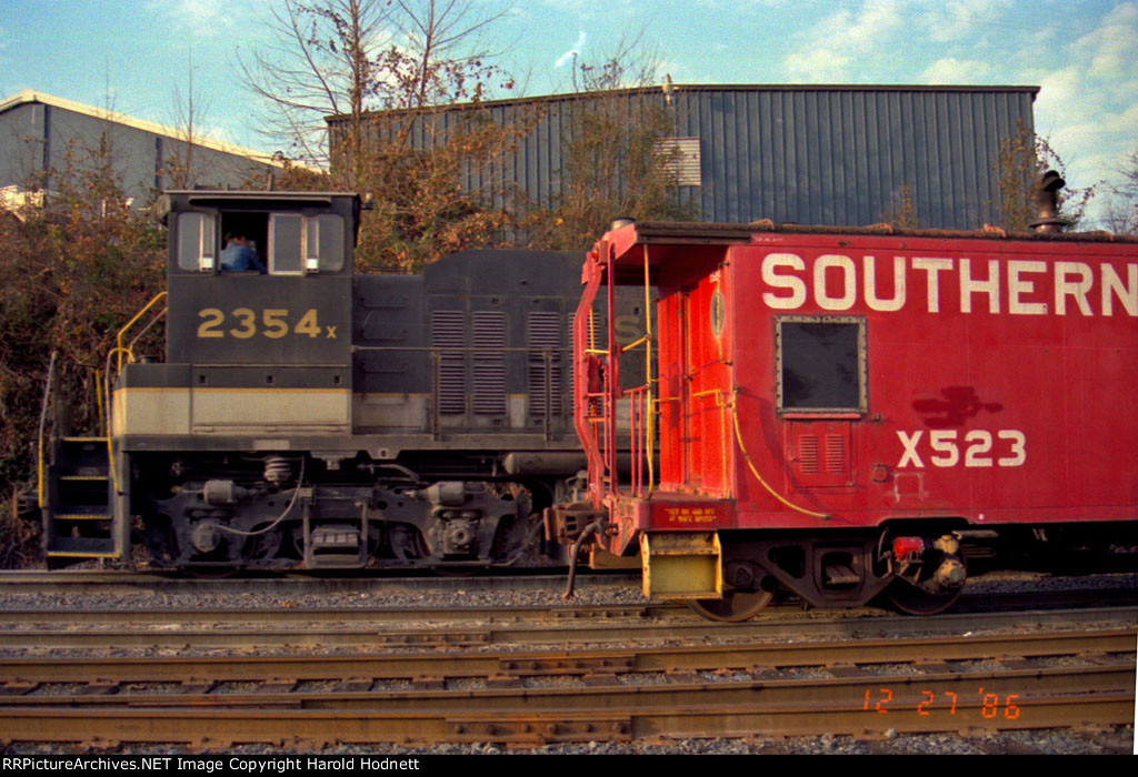 SOU 2354 passes caboose SOU X523